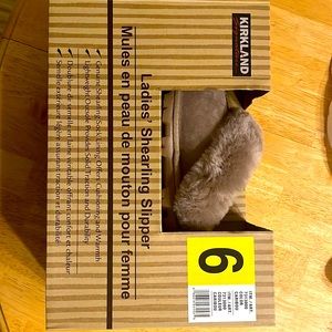 Kirkland ladies slippers BNIB